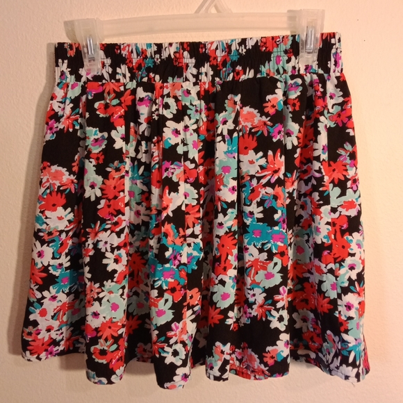 Ambiance apparel black skater skirt with colorful floral pattern size large - Picture 2 of 6